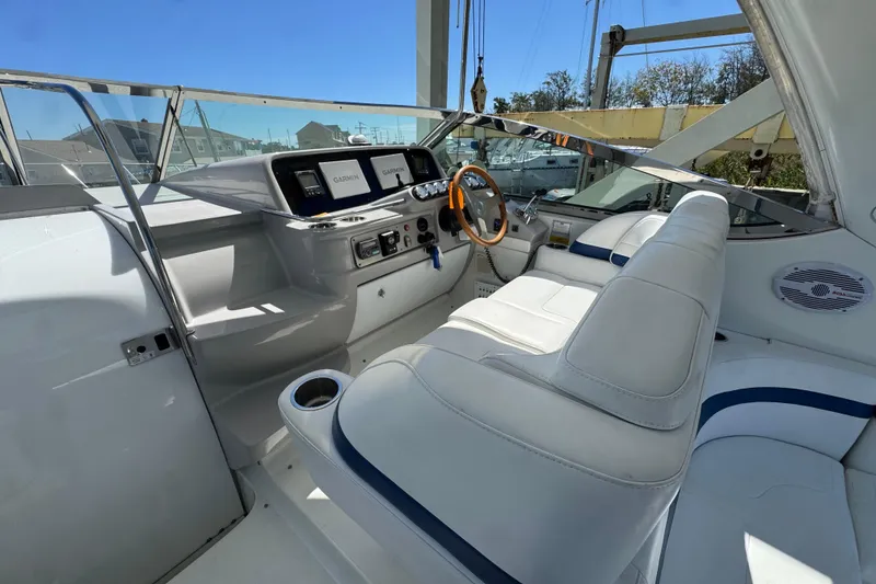 Slide: The Image of 2006 Formula 40 Performance Cruiser cockpit with white seating and Garmin navigation system. - 46