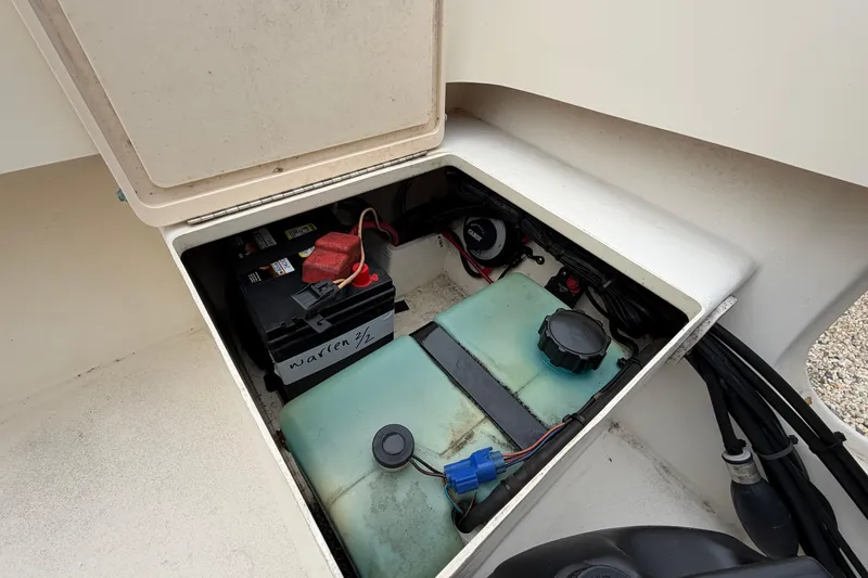 Slide: The Image of Battery and fuel tank compartment of 2003 Parker 21SE Center Console boat. - 21