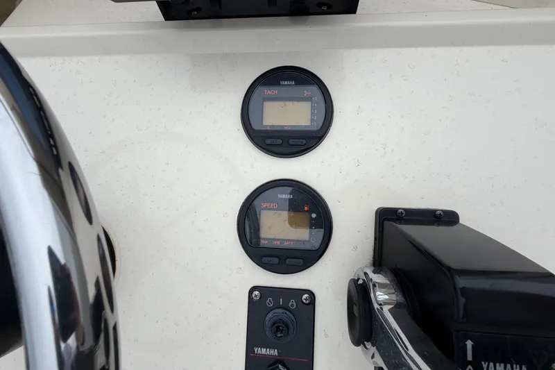 Slide: The Image of Console of a 2003 Parker 21SE Center Console boat with Yamaha gauges. - 34