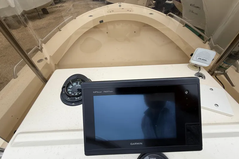 Slide: The Image of 2003 Parker 21SE Center Console with Garmin GPS and compass on dashboard. - 43