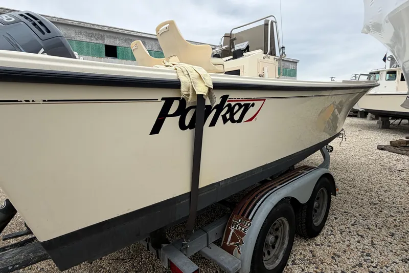 Slide: The Image of 2003 Parker 21SE Center Console boat on trailer, side view. - 8
