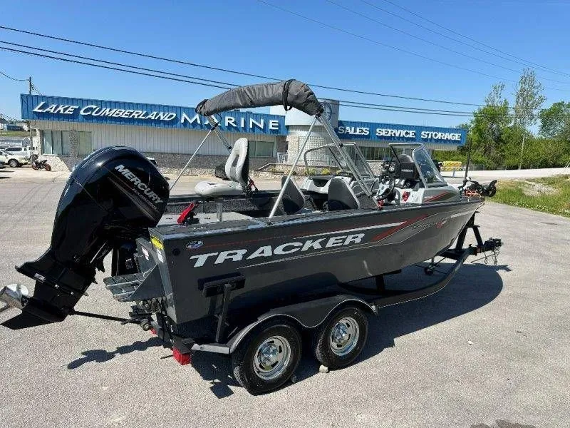 Slide: The Image of 2019 Tracker Targa V18 boat at Lake Cumberland Marine. - 13