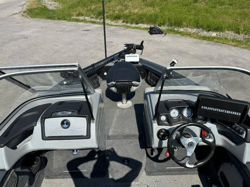 Slide: The Image of Interior view of a 2019 Tracker Targa V18 boat with steering console. - 17
