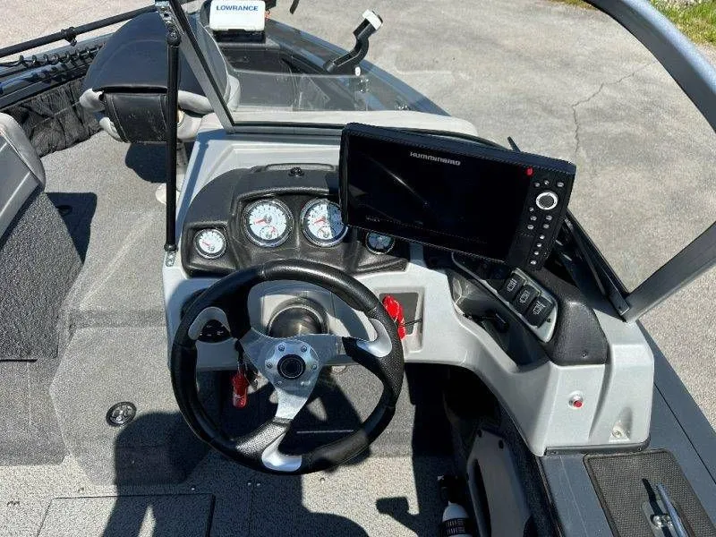 Slide: The Image of Interior view of a 2019 Tracker Targa V18 boat with steering console. - 23