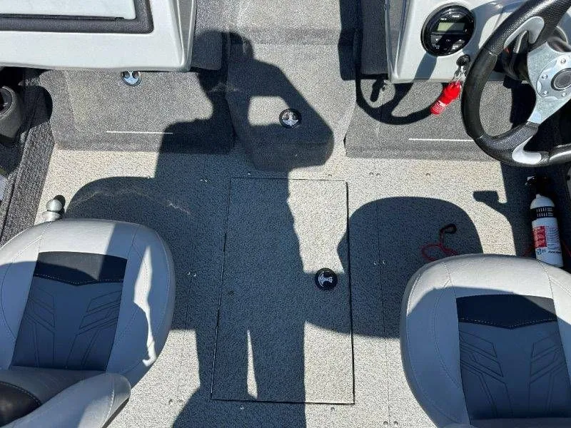 Slide: The Image of Interior of a 2019 Tracker Targa V18 boat with gray seats. - 26