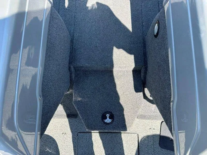 Slide: The Image of Interior of a 2019 Tracker Targa V18 boat. - 28