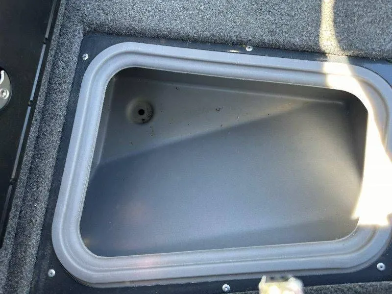 Slide: The Image of Interior of a 2019 Tracker Targa V18 boat compartment. - 35