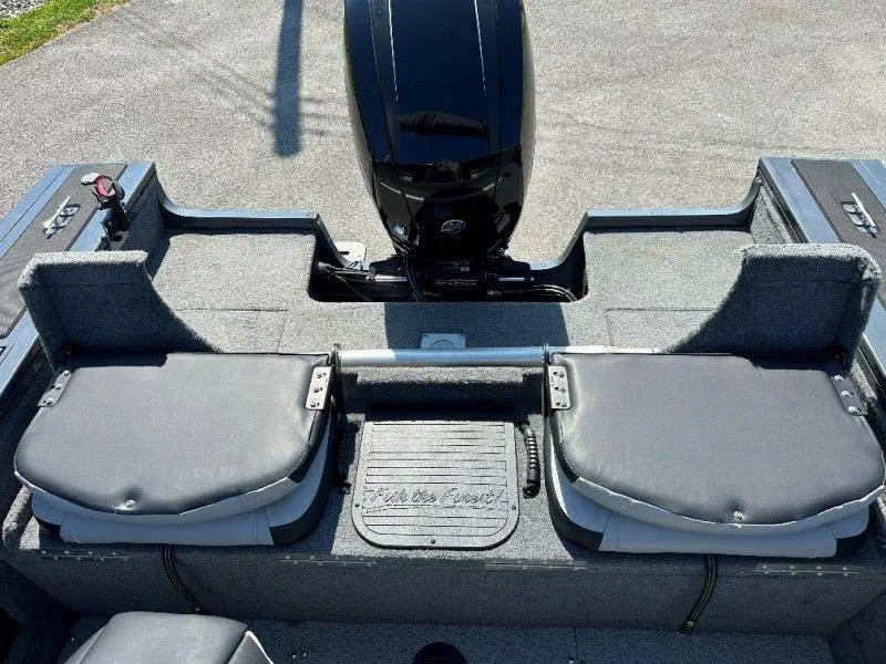 Slide: The Image of 2019 Tracker Targa V18 boat rear with motor. - 41