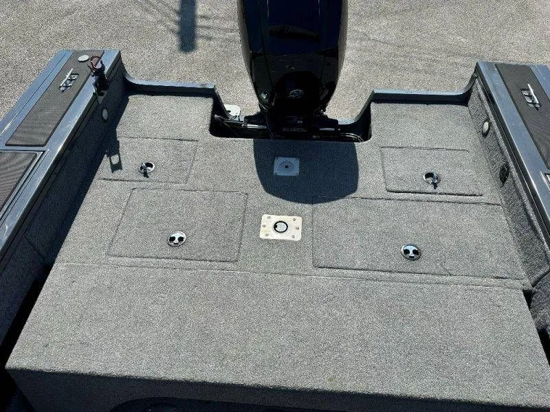 Slide: The Image of 2019 Tracker Targa V18 boat rear with motor. - 46