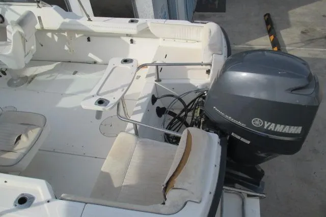 Slide: The Image of 1999 Boston Whaler 20 Ventura Bowrider with Yamaha outboard motor, interior view. - 13