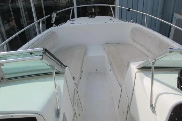 Slide: The Image of 1999 Boston Whaler 20 Ventura Bowrider with spacious seating and sleek design. - 15