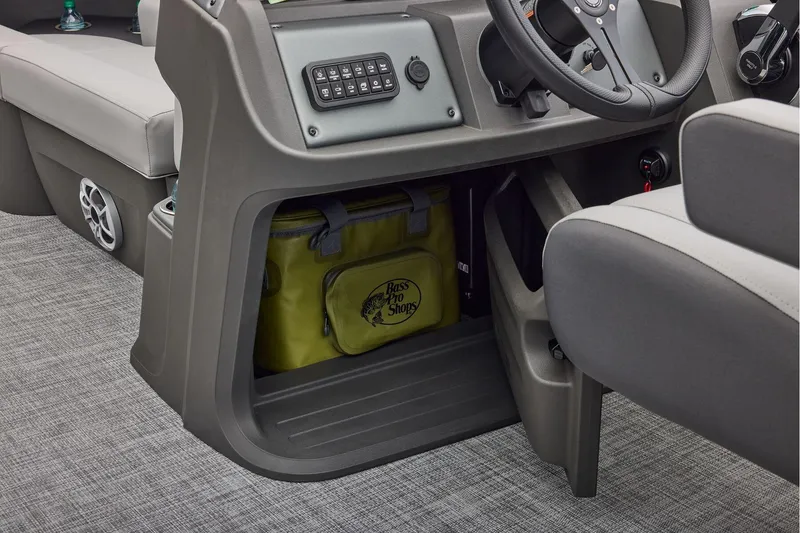 Slide: The Image of Sun Tracker Party Barge 22 RF DLX 2026 - 29