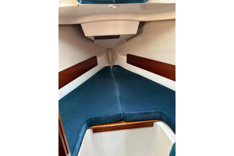 Slide: The Image of Interior cabin of a 1995 Beneteau Oceanis 321 sailboat with blue cushions. - 16