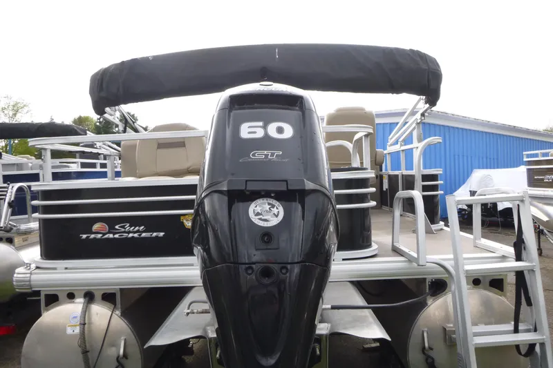 Slide: The Image of 2021 Sun Tracker Fishin' Barge 20 DLX pontoon boat with 60 HP engine. - 5