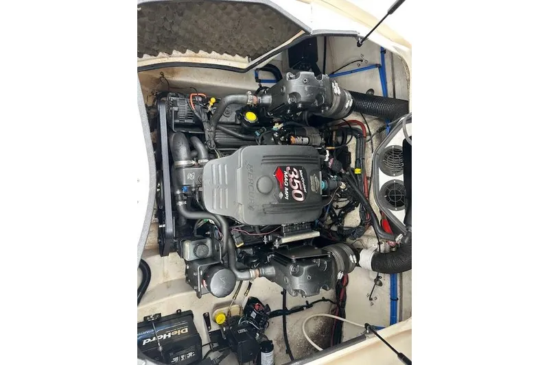 Slide: The Image of Engine compartment of a 2007 Sea Ray 260 Sundeck boat. - 16