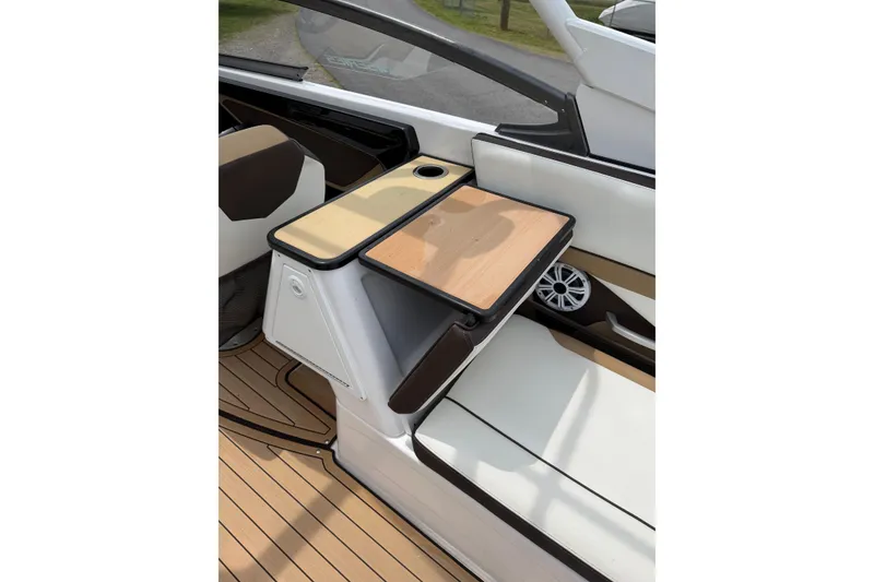 Slide: The Image of 2022 Yamaha Boats 252SE interior with foldable table and cup holder. - 10