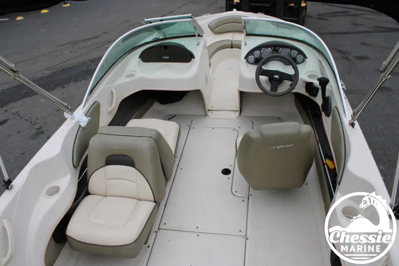 Slide: The Image of Interior of a 2005 Sea Ray 180SPBR boat with steering console. - 9