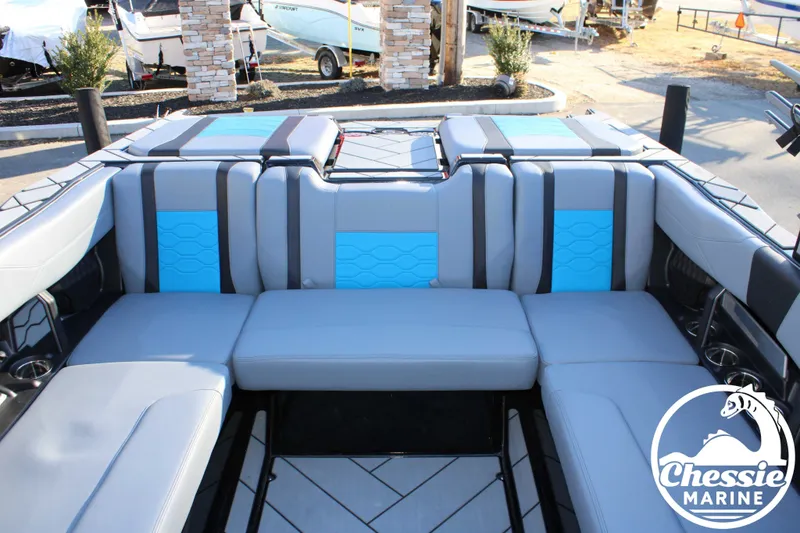 Slide: The Image of Malibu Wakesetter 23 LSV 2026 - 15