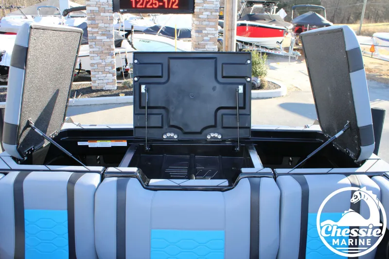 Slide: The Image of Malibu Wakesetter 23 LSV 2026 - 19