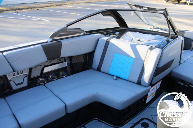 Slide: The Image of Malibu Wakesetter 23 LSV 2026 - 13