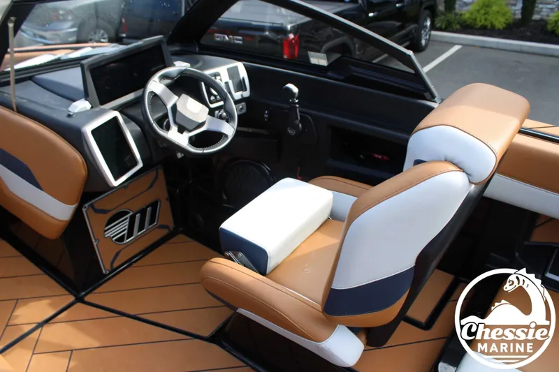 Slide: The Image of Malibu 26 LSV 2023 - 20
