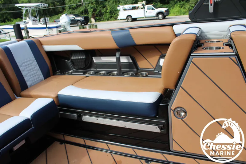 Slide: The Image of Malibu 26 LSV 2023 - 29