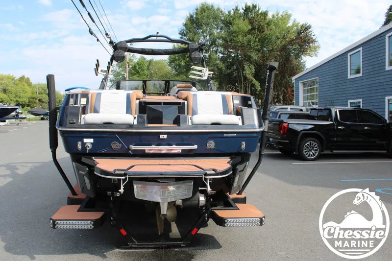 Slide: The Image of Malibu 26 LSV 2023 - 6