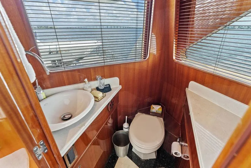 Slide: The Image of Luxurious bathroom interior on 2005 Horizon 82 yacht with ocean view. - 46
