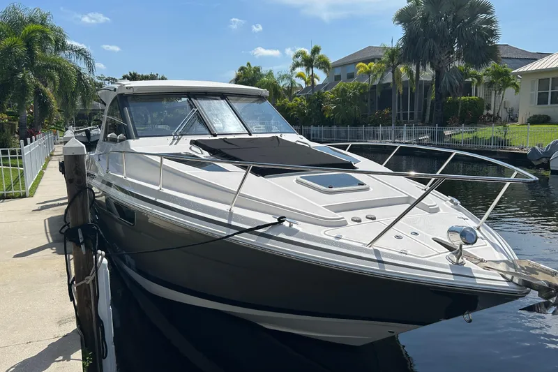 The Image of 2016 Regal 35 Sport Coupe - 2