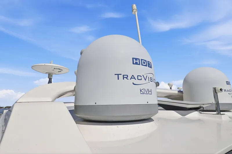 Slide: The Image of Satellite equipment on 2017 Sea Ray L590 yacht under blue sky. - 27