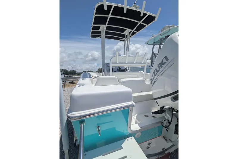 Slide: The Image of Clearwater 2000 Center Console boat with Suzuki engine, year 2026. - 4