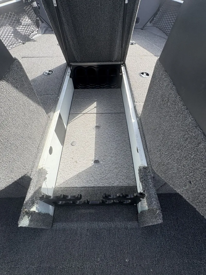 Slide: The Image of Alumacraft Dominator 185 CS 2014 - 15