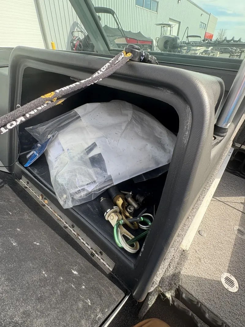 Slide: The Image of Alumacraft Dominator 185 CS 2014 - 18