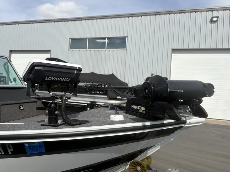 Slide: The Image of Alumacraft Dominator 185 CS 2014 - 8