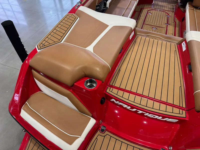 Slide: The Image of Nautique Super Air Nautique G25 2020 - 12