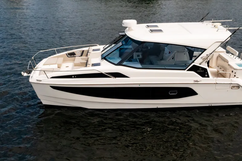 Slide: The Image of Aquila 36 Sport 2024 - 10