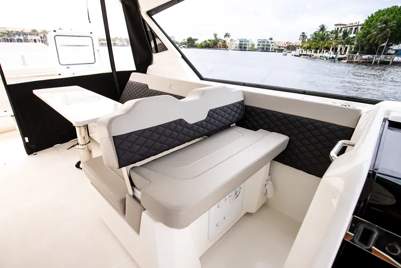 Slide: The Image of Aquila 36 Sport 2024 - 30