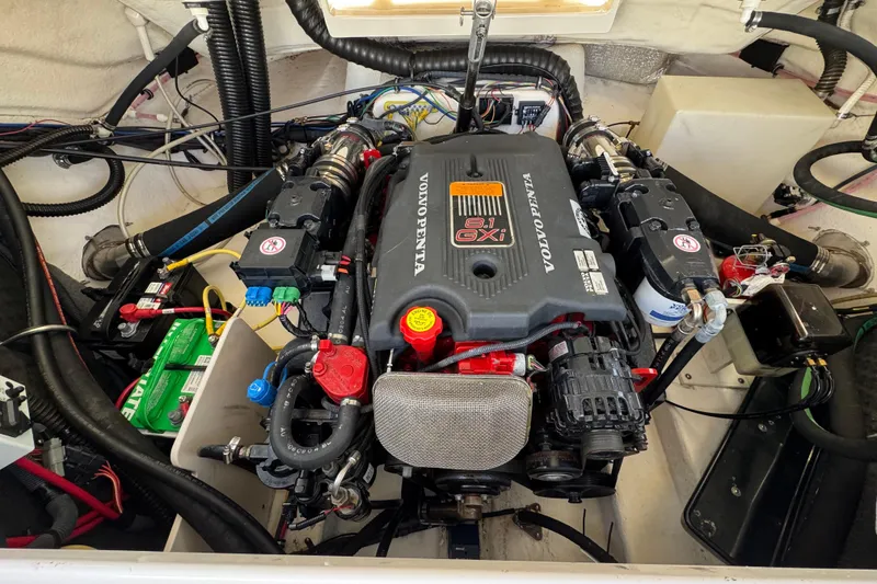 Slide: The Image of Engine compartment of a 2005 Chaparral 255 SSi with Volvo Penta 8.1 GXi engine. - 18
