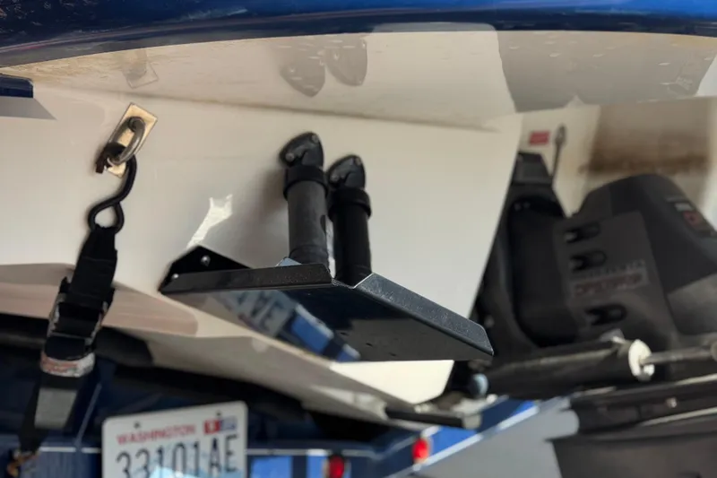 Slide: The Image of Rear view of a 2005 Chaparral 255 SSi boat with Washington license plate. - 8