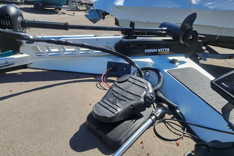 Slide: The Image of Triton VT 19 boat with Minn Kota Fortrex trolling motor, 2008 model. - 6
