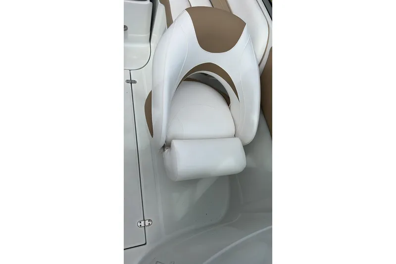 Slide: The Image of White and brown seat on 2012 SouthWind 2400 SD boat. - 8