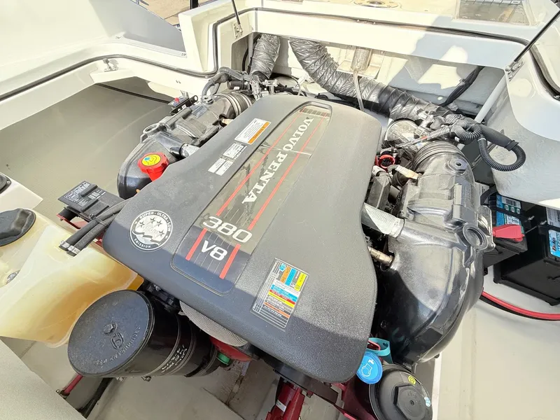 Slide: The Image of Volvo Penta 380 V8 engine in 2015 Cobalt R7 boat. - 40