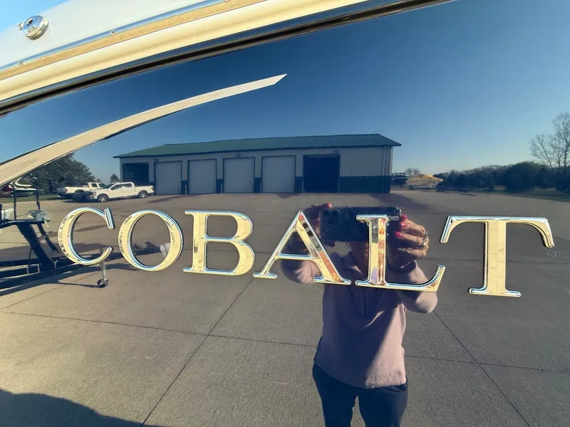 Slide: The Image of Cobalt R7 boat 2015 with reflective lettering. - 5