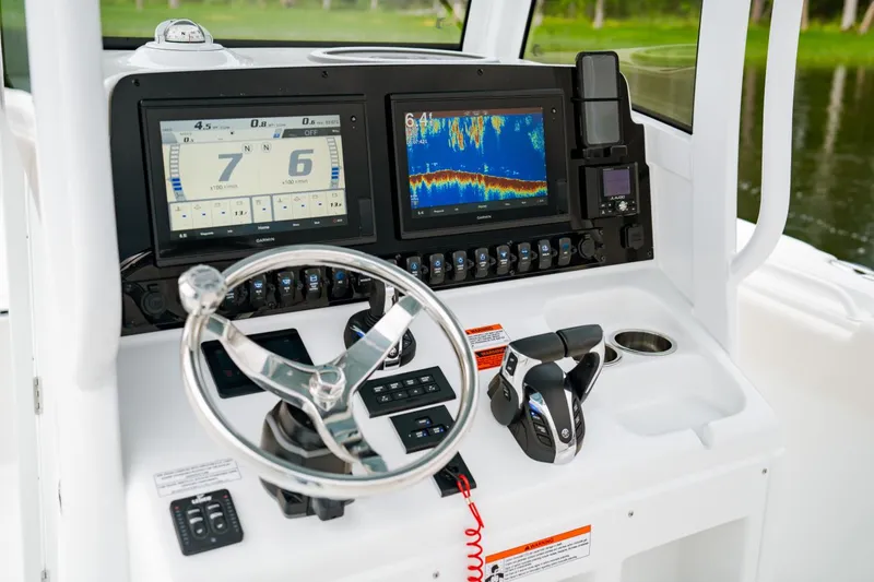 Slide: The Image of 2021 Sea Hunt Ultra 275 SE boat with spacious deck and seating area. - 10
