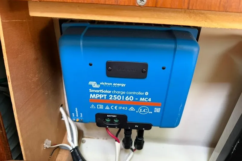 Slide: The Image of Victron Energy SmartSolar charge controller in Hunter 410, 2002 model boat. - 91