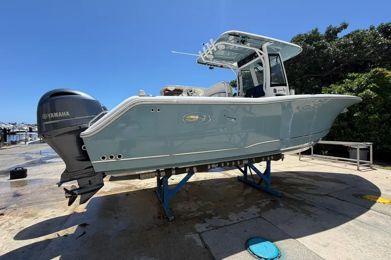 The Image of 2021 Sea Hunt Gamefish 27 Coffin Box boat on stand, featuring Yamaha engine. - 0