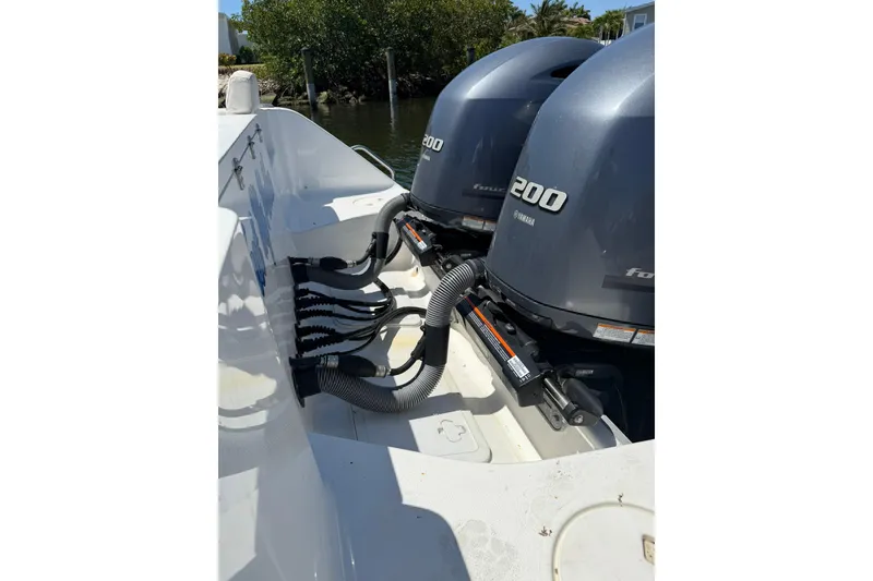 Slide: The Image of 2021 Sea Hunt Gamefish 27 Coffin Box with twin Yamaha 200 engines. - 6