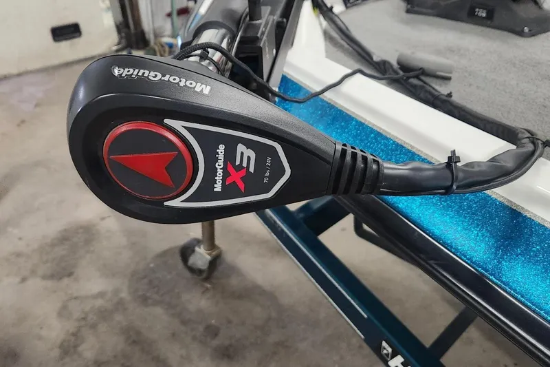 Slide: The Image of MotorGuide X3 trolling motor on 1997 Stratos 268V 17' SC bass boat. - 7
