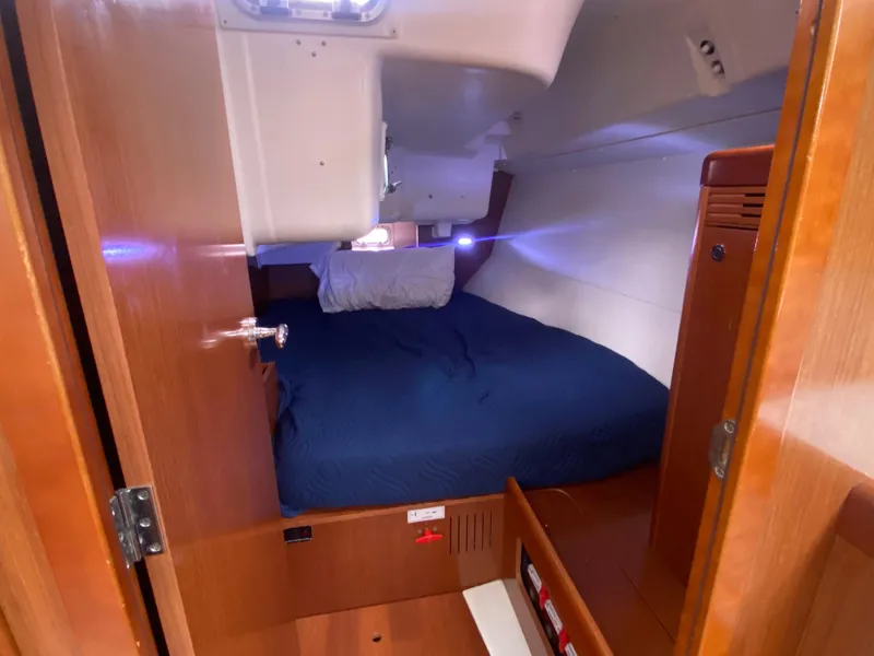 Slide: The Image of Interior of 2012 Beneteau Oceanis 37 yacht cabin. - 25