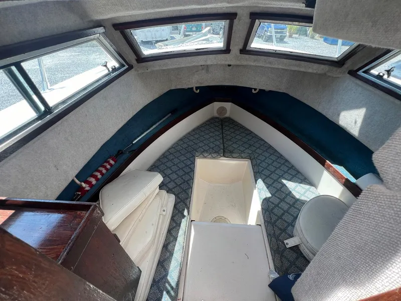 Slide: The Image of 1987 Grady-White Seafarer 226 cabin interior with seating and windows. - 13
